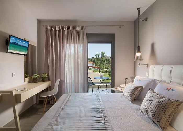 Paradise Maisonettes *